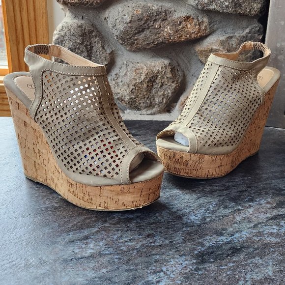 Charles Albert Beige Perforated Cork Open Toe Wedge Slingbacks Size 7 - Picture 2 of 14